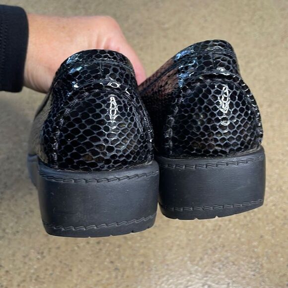 Stuart Weitzman Snake Embossed Patent Leather Moccasin Toe Loafers 7.5 Black - Picture 6 of 13